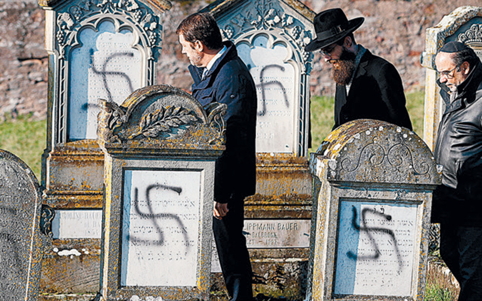 βεβήλωση-εβραϊκού-νεκροταφείου-με-αγ-2351351