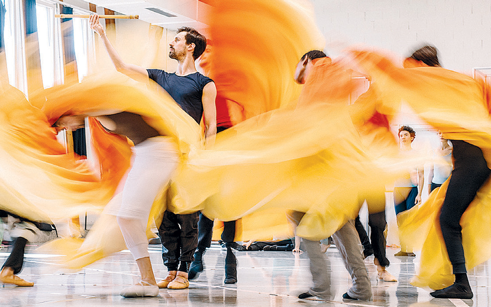 μότσαρτ-με-τα-βήματα-του-μπεζάρ-2354041