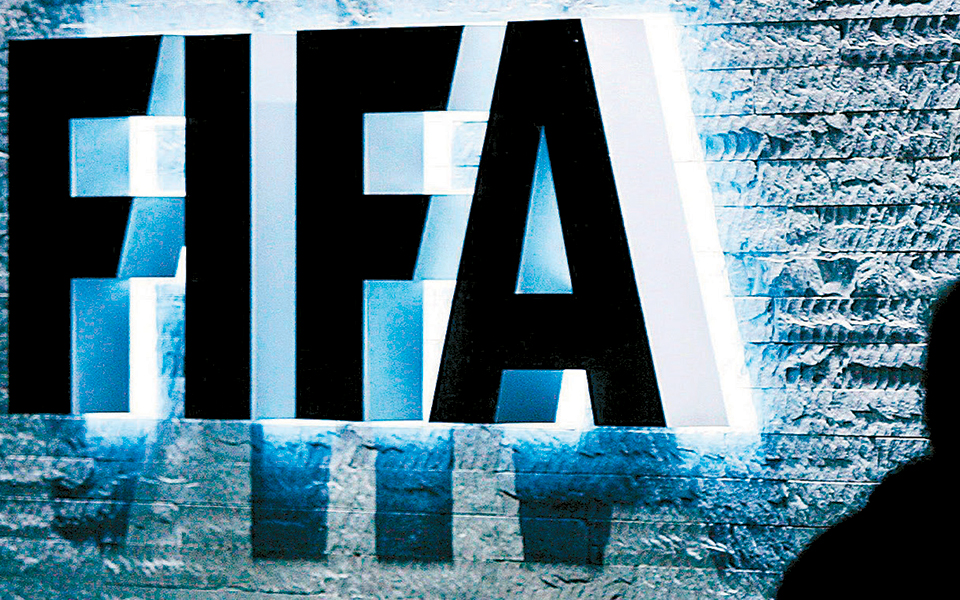 στο-ίδιο-τραπέζι-θέλουν-τους-τέσσερι-2353280