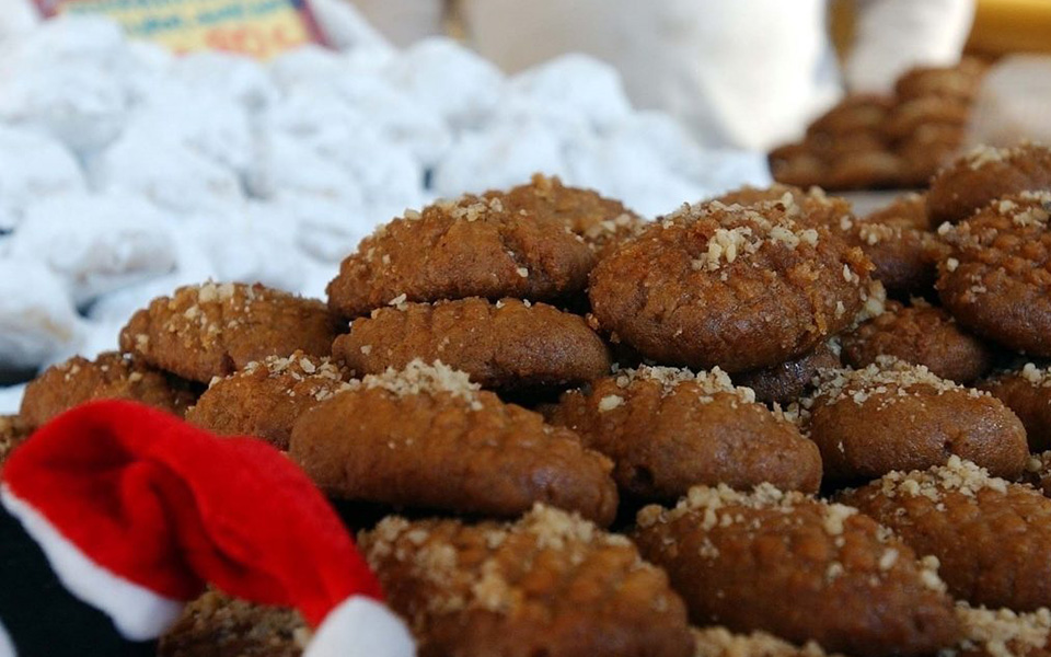 mελομακάρονο-vs-κουραμπιέ-ποιο-κερδίζε-2353900