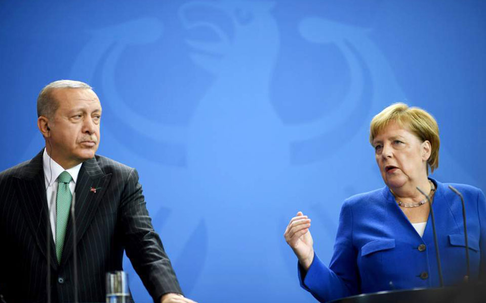 τηλεφωνική-επικοινωνία-μέρκελ-με-πού-2355592