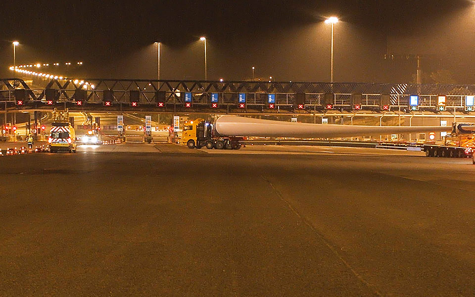 εντυπωσιακή-μεταφορά-πτερυγίων-από-α-2352312