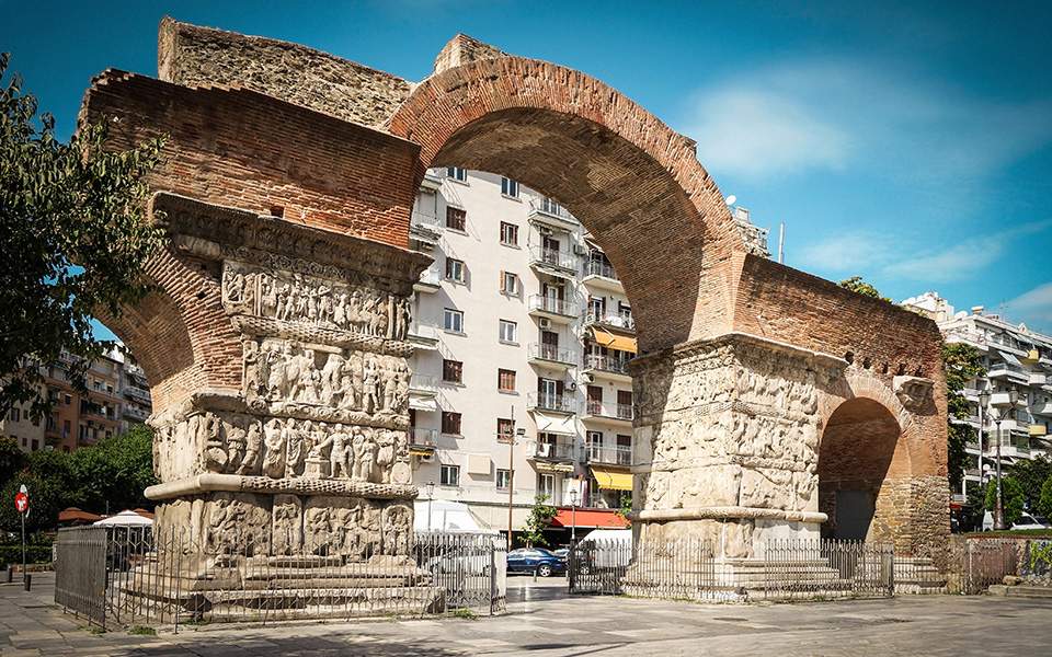 μαζεύουν-τους-κάδους-από-την-θεσσαλον-2351399