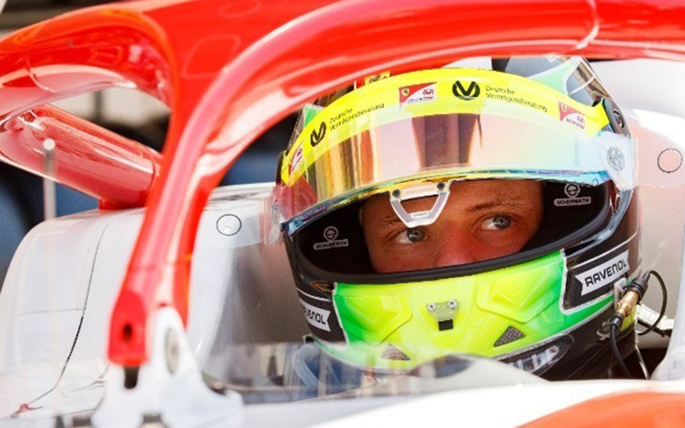 μικ-σουμάχερ-ο-μπαμπάς-μου-είναι-ο-ήρω-2351634