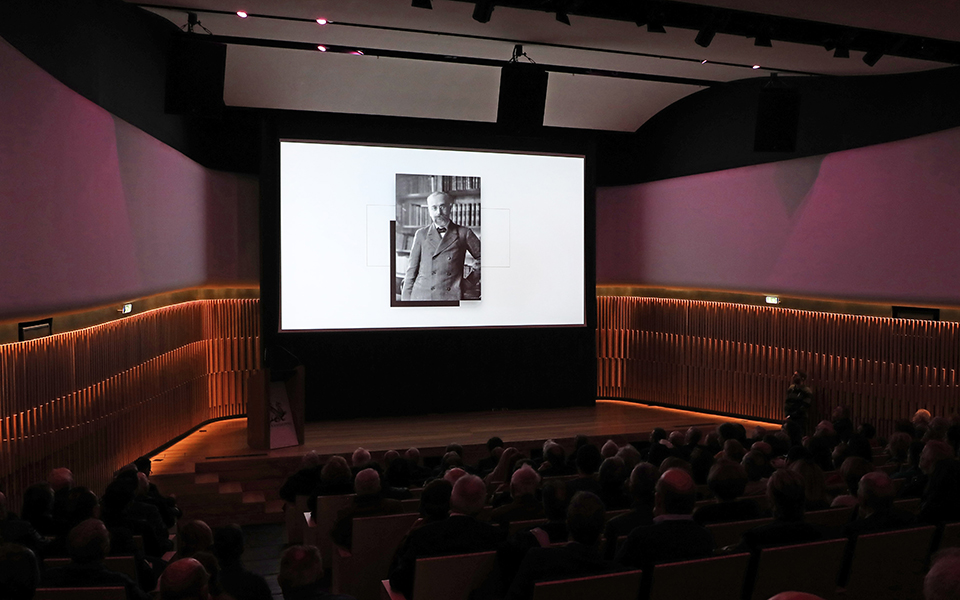 η-νέα-προσφορά-της-κ-ο-χαρισματικός-ε-2357234