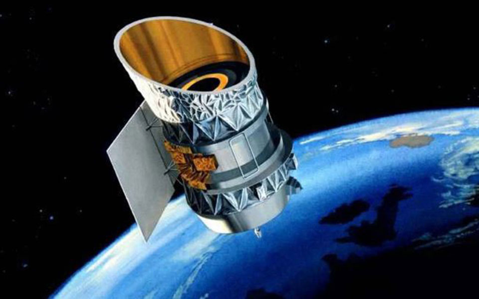 ανενεργοί-δορυφόροι-θα-περάσουν-ξυστ-2360789