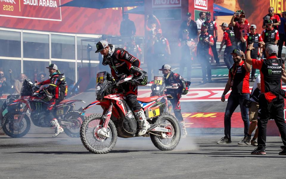 o-ricky-brabec-και-η-honda-κατακτούν-τη-νίκη-στο-2020-dakar-rally-2359370