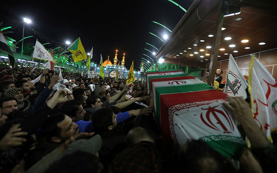 tεχεράνη-χιλιάδες-ιρανοί-στους-δρόμου-2356355