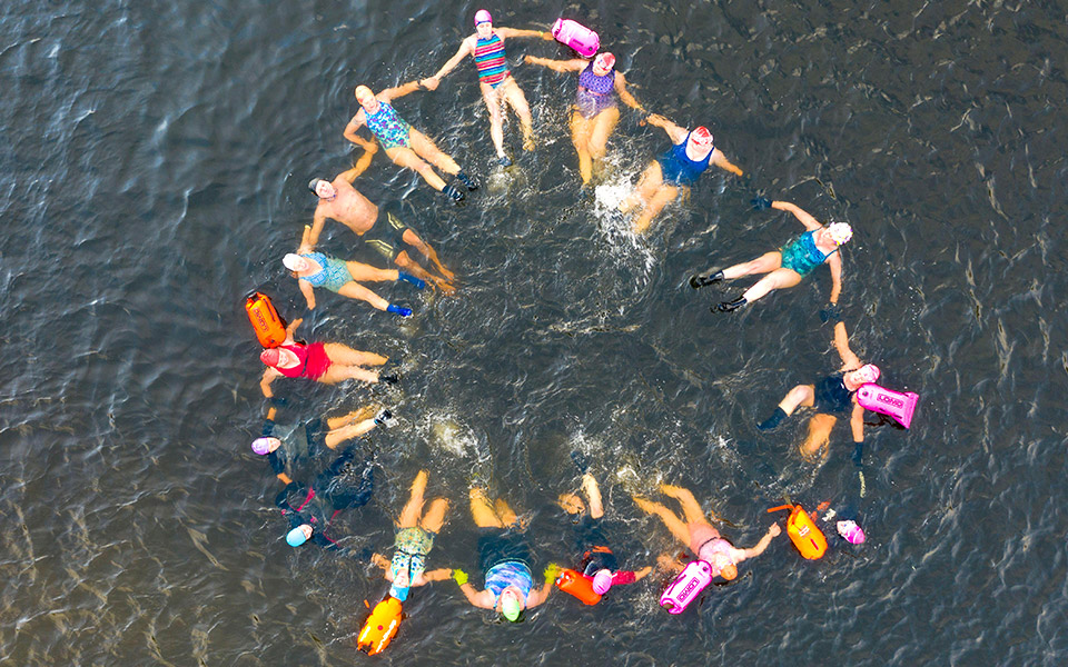 σκωτία-χειμερινοί-κολυμβητές-2359081