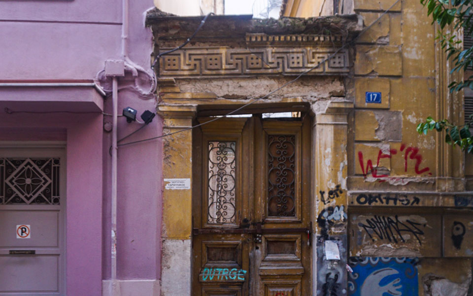 μια-κρυμμένη-αυλή-στο-θησείο-ένας-αθην-2360005