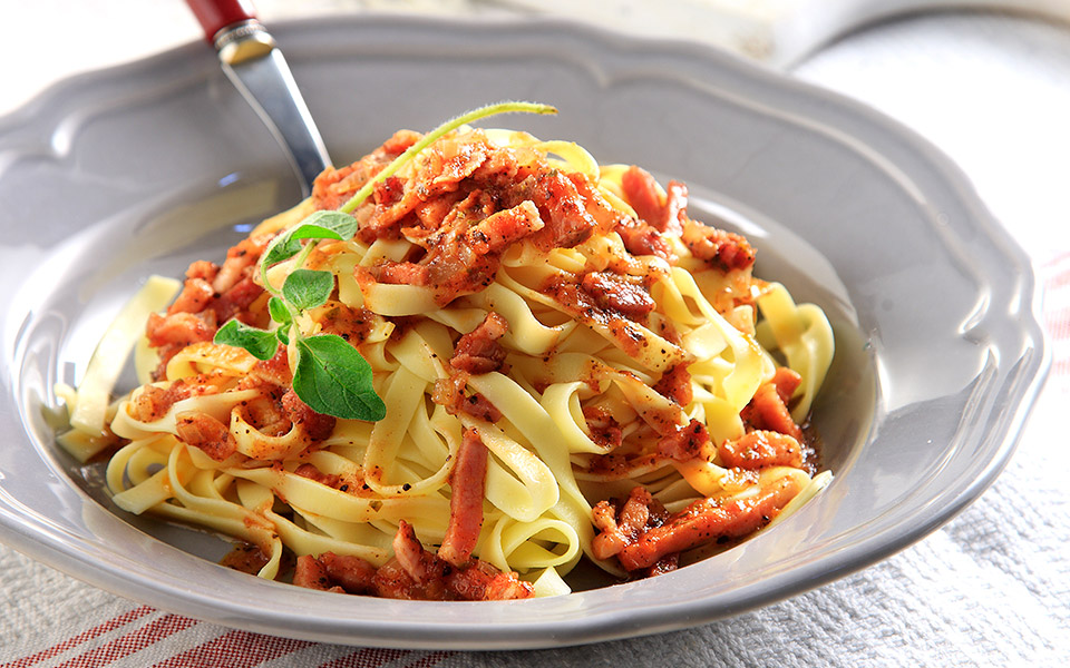 μακαρονάδα-με-ολίγη-πανσέτα-και-ρίγαν-2360935