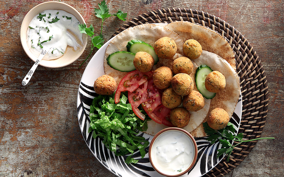 φαλάφελ-με-σος-γιαουρτιού-2357068