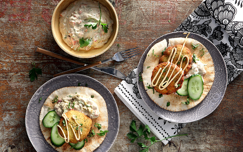 φαλάφελ-με-δυόσμο-και-λιαστές-ντομάτε-2357069