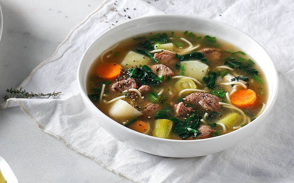 κρεατόσουπα-με-λαχανικά-και-φιδέ-2359251