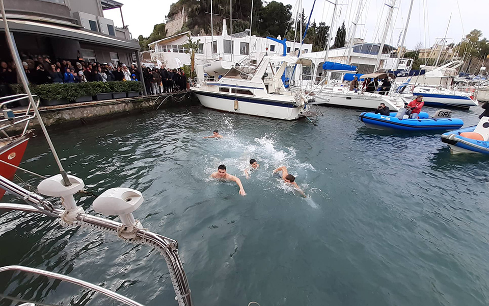 οι-ιστιοπλόοι-έπιασαν-τον-σταυρό-2356492