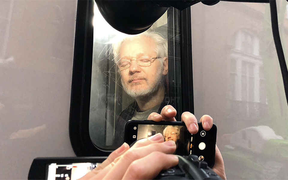 νέες-εικόνες-του-τζούλιαν-ασάνζ-μέσα-α-2357558