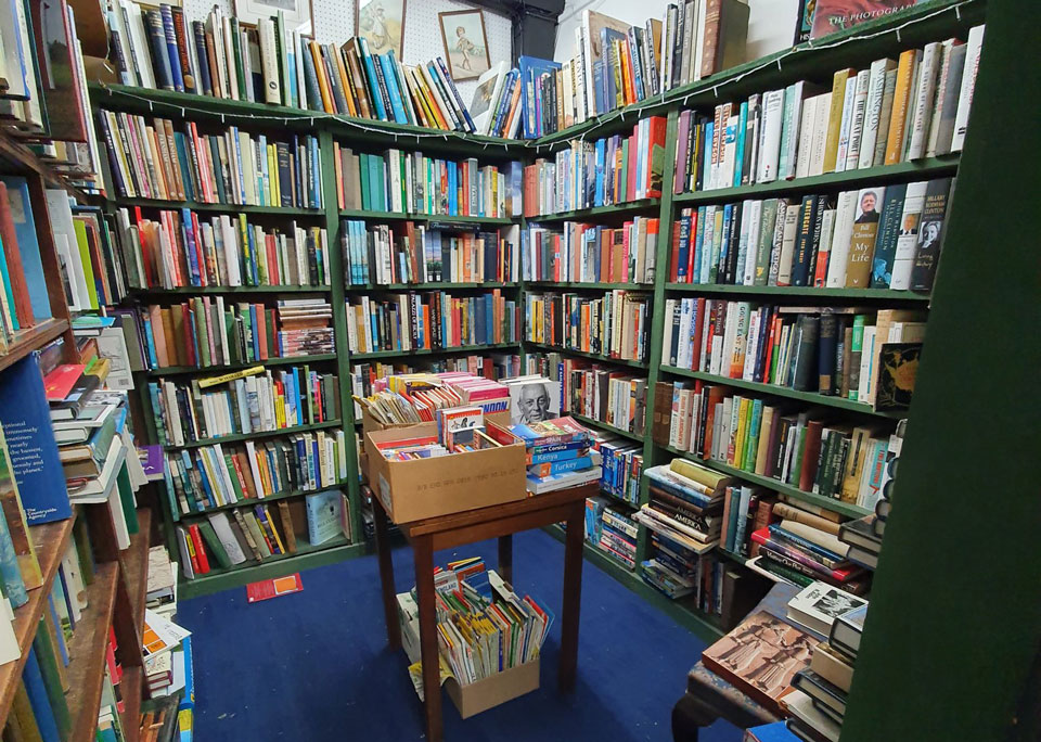 βιβλιοπωλείο-τρελάθηκε-στις-παραγ-2359902