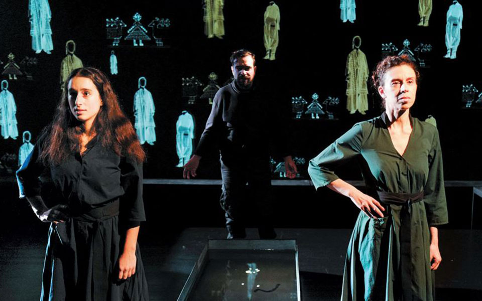 eνας-σκοτεινός-ρομαντικός-ήρωας-ένα-2358806