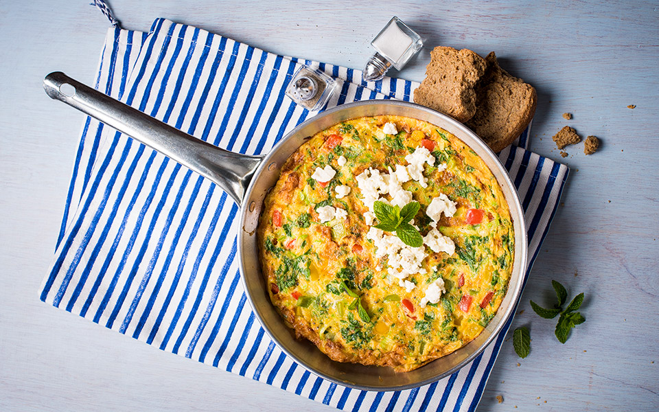 ομελέτα-με-κολοκυθάκια-πιπεριές-και-μ-2357102