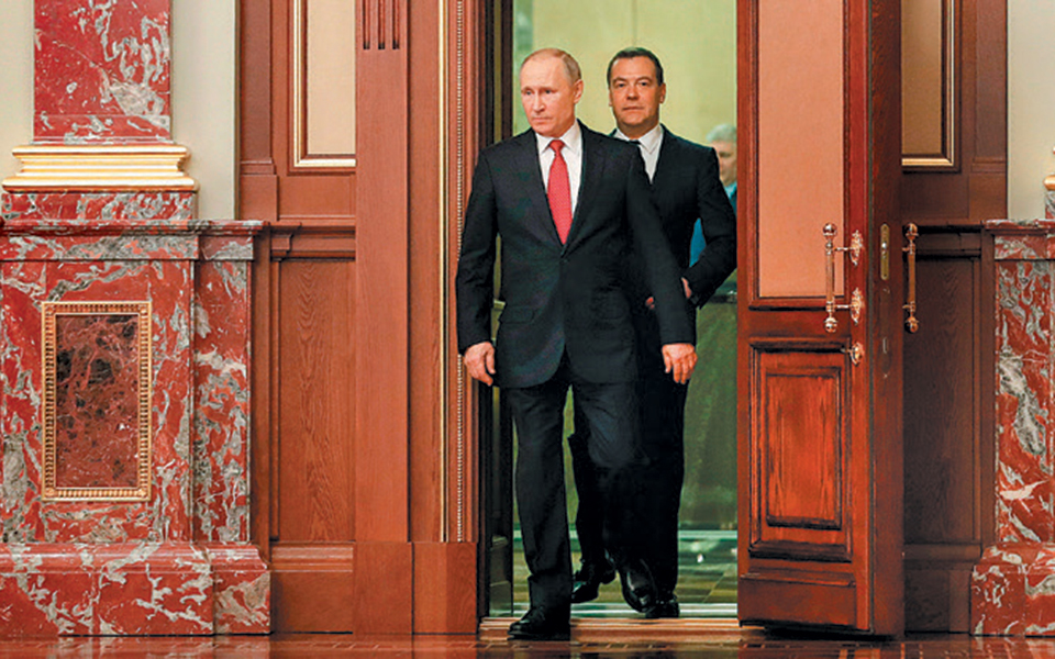 καθαίρεση-μεντβέντεφ-από-πούτιν-2358411