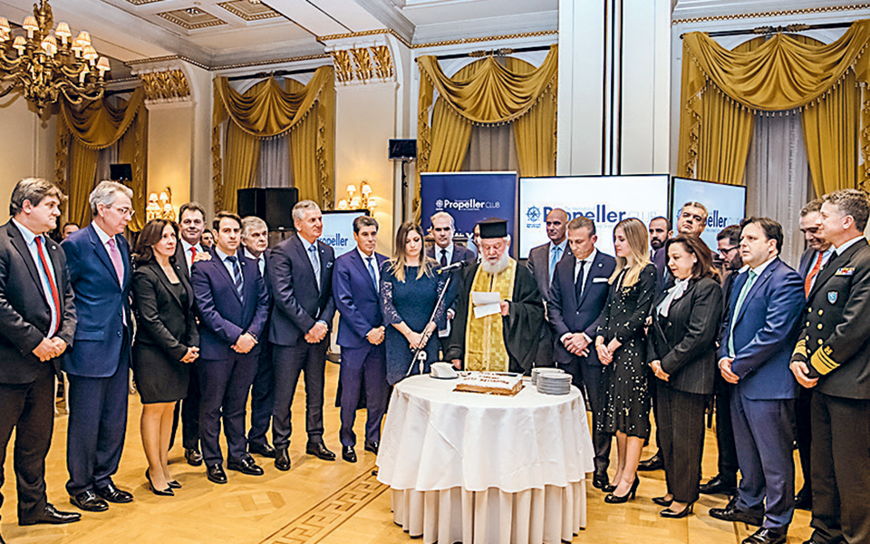 to-propeller-club-του-πειραιά-έκοψε-την-πίτα-με-ούριο-2360135