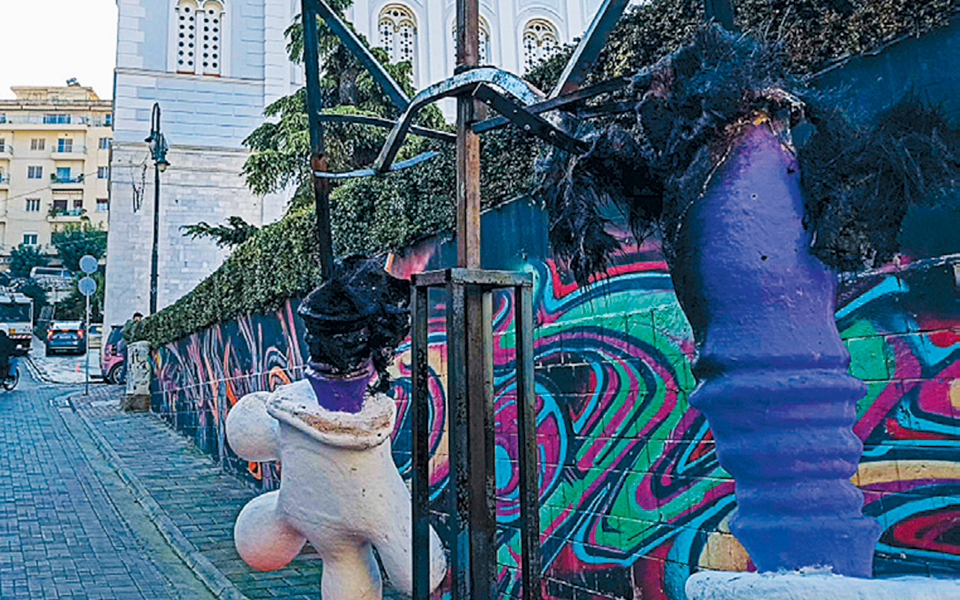 ιερέας-τα-έβαλε-με-μπάστακες-2359664