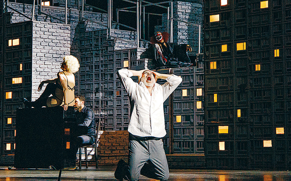 μόνος-σ-έναν-κόσμο-που-αλλάζει-2358889