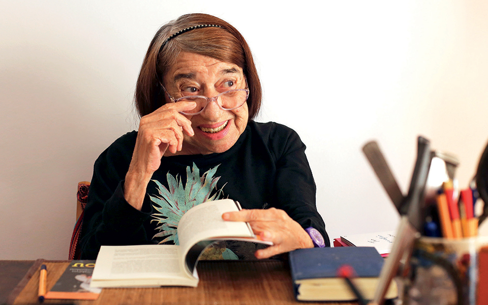 κατερίνα-αγγελάκη-ρουκ-η-ποίηση-δείχ-2359399