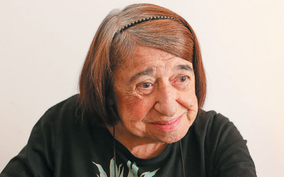 αντισυμβατική-φωτεινή-δεν-εκβίαζε-το-2360012