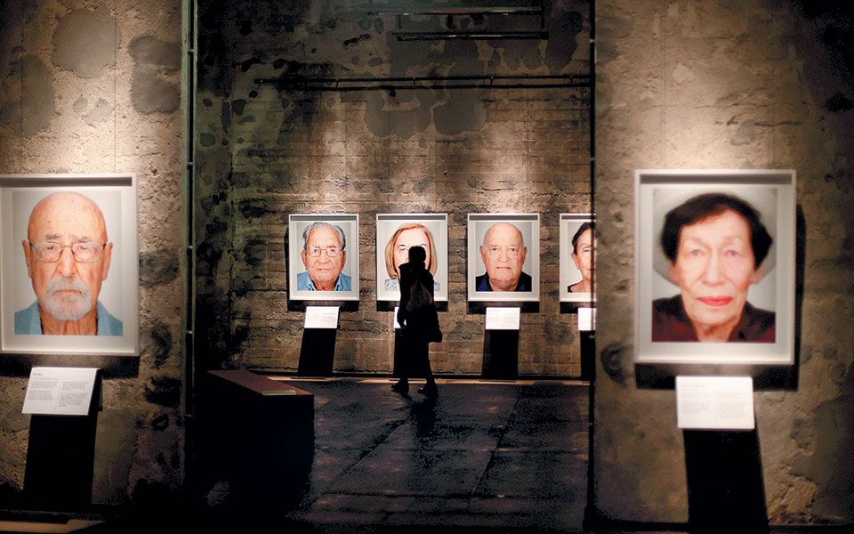 από-πού-ήρθαν-τόσα-παιδικά-παπούτσια-2360020