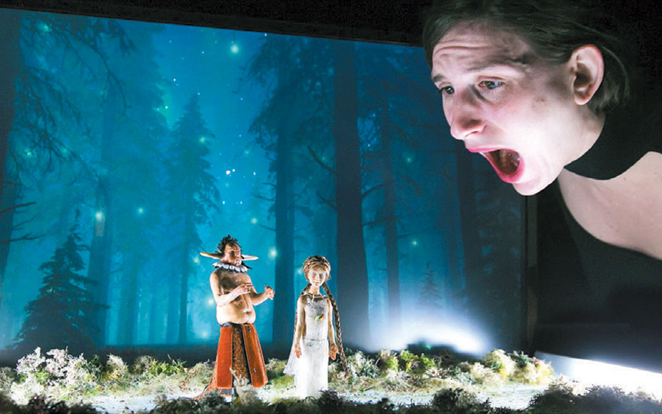 μια-πολυμεσική-παράσταση-έκπληξη-2360035