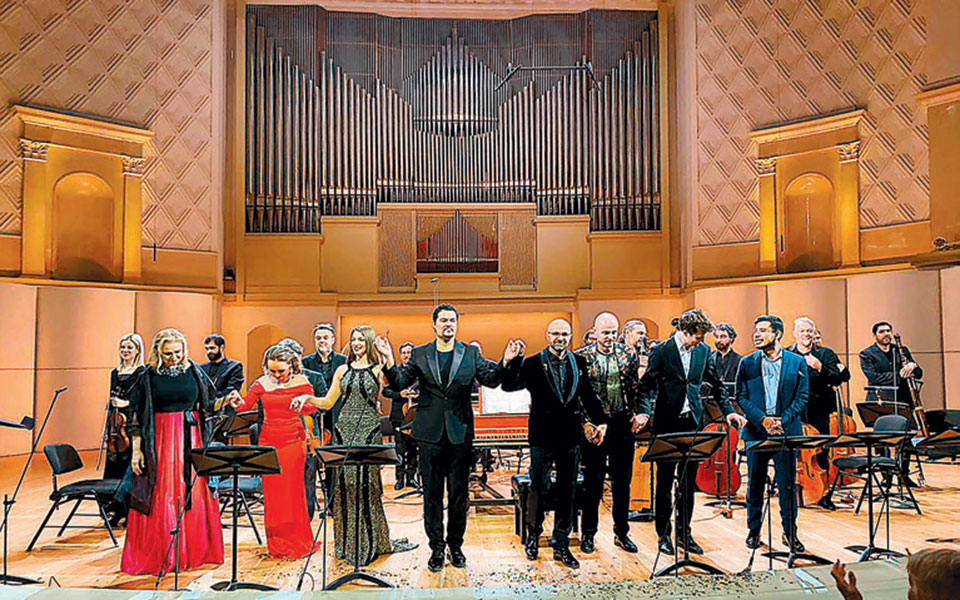 μαινόμενος-ορλάνδος-για-τους-πιστο-2356229