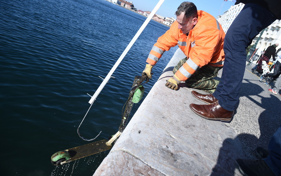 ψάρεμα-ηλεκτρικών-πατινιών-από-το-λ-2356547