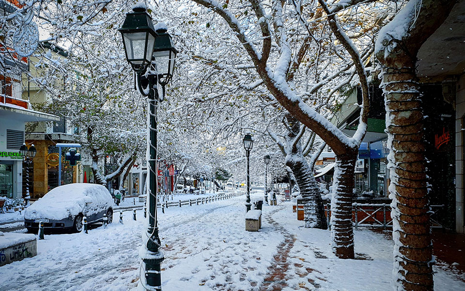προ-των-πυλών-ο-ηφαιστίωνας-με-χιόνι-2356373