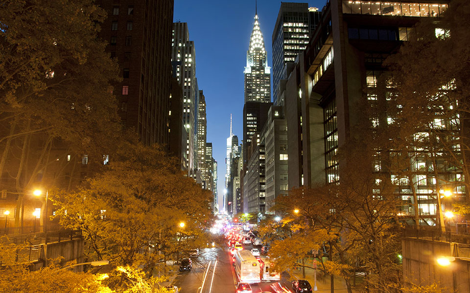 γυναίκα-συγγραφέας-με-μητέρα-και-κόρε-2358793