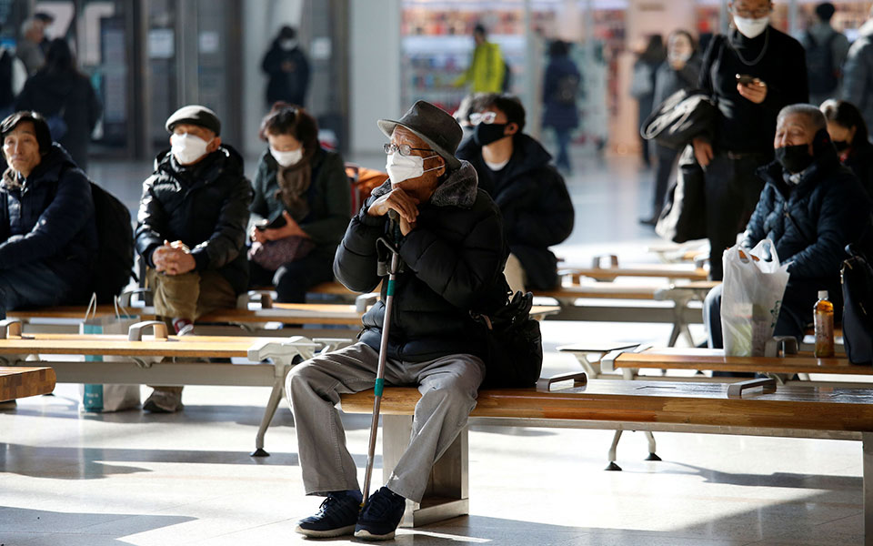 ξεπέρασαν-τους-1-000-οι-νεκροί-από-τον-κορω-2362626