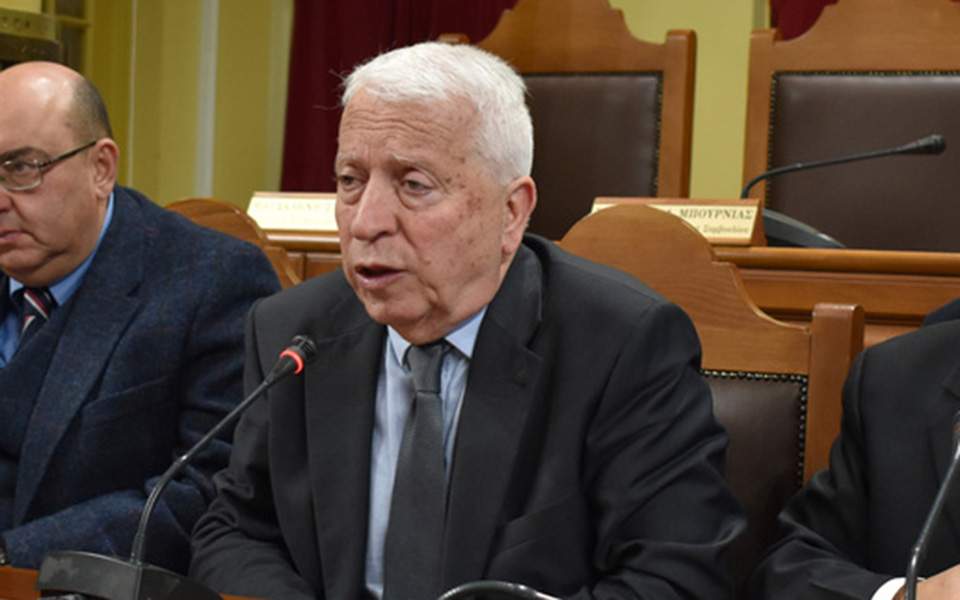 στα-άκρα-η-κόντρα-κ-μουτζούρη-με-την-κυ-2365620