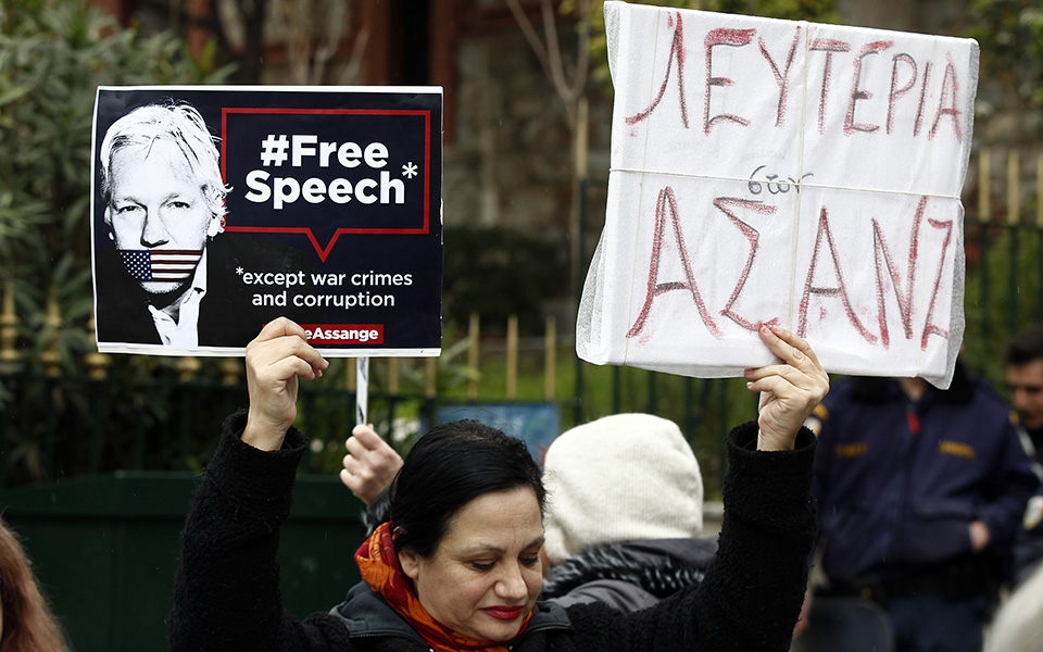 συγκέντρωση-υπέρ-του-τζούλιαν-ασάνζ-έ-2364983