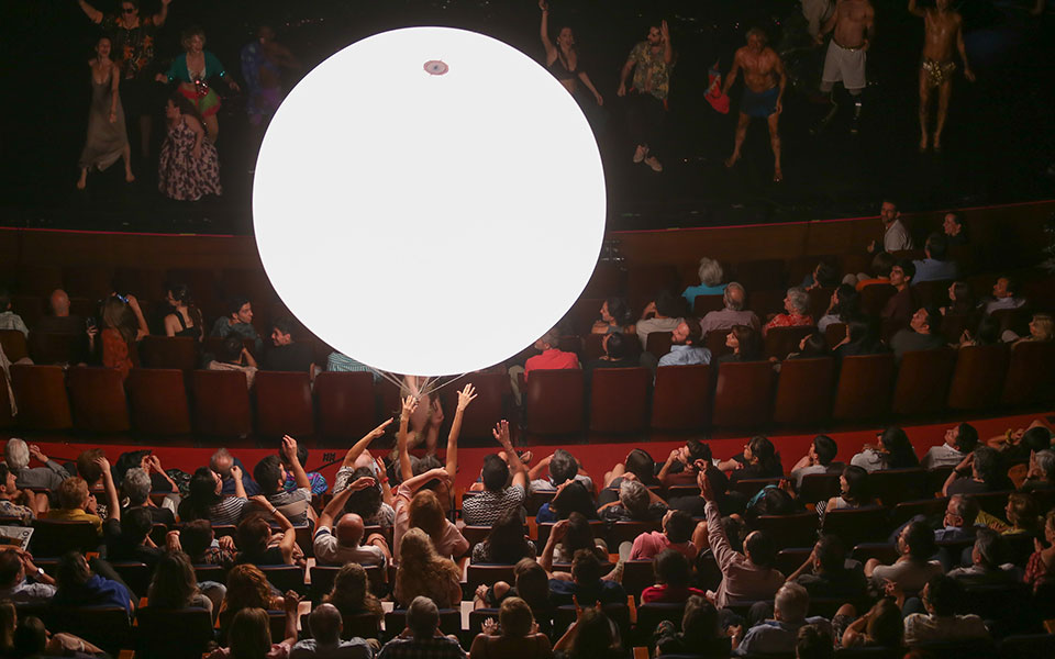 μέσα-ορνιθες-έξω-δακρυγόνα-2361365