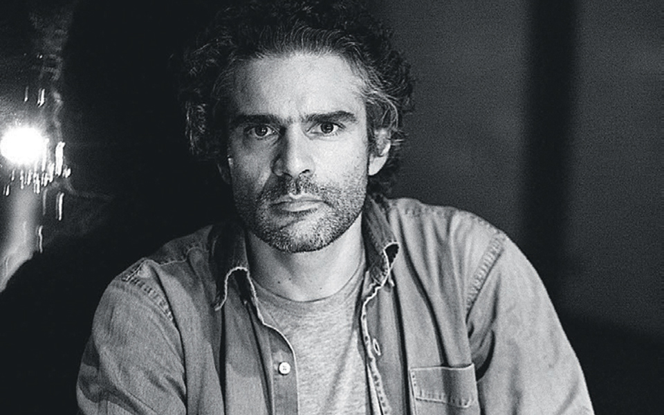 σ-στρούμπος-ο-θεατής-να-συνδεθεί-με-τ-2364893