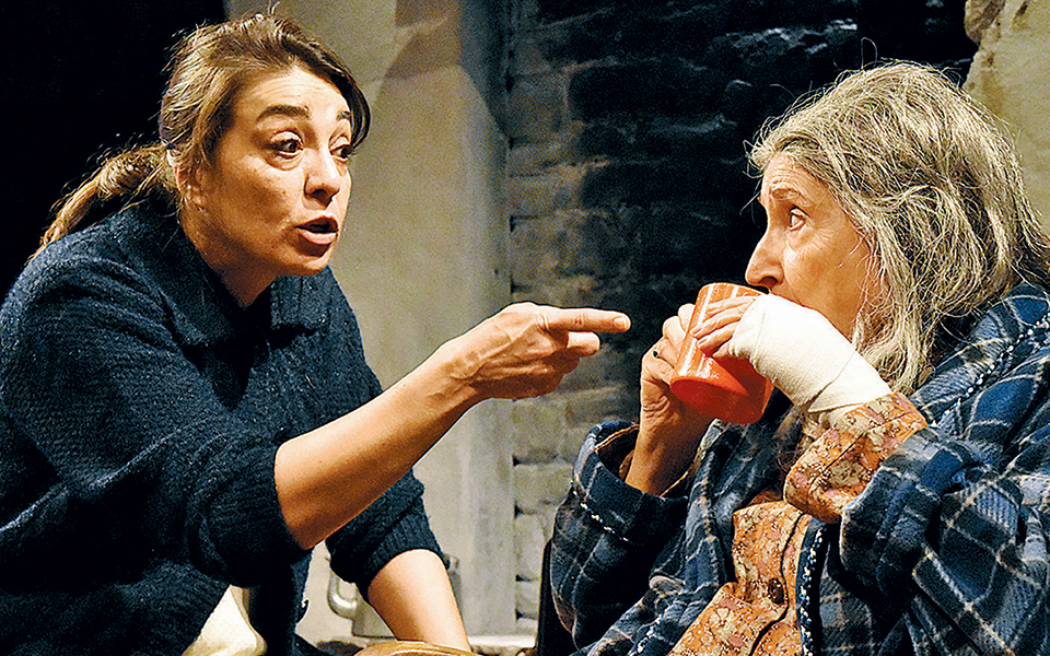 ζούμε-την-αντίδραση-στον-φορμαλισμό-2365810