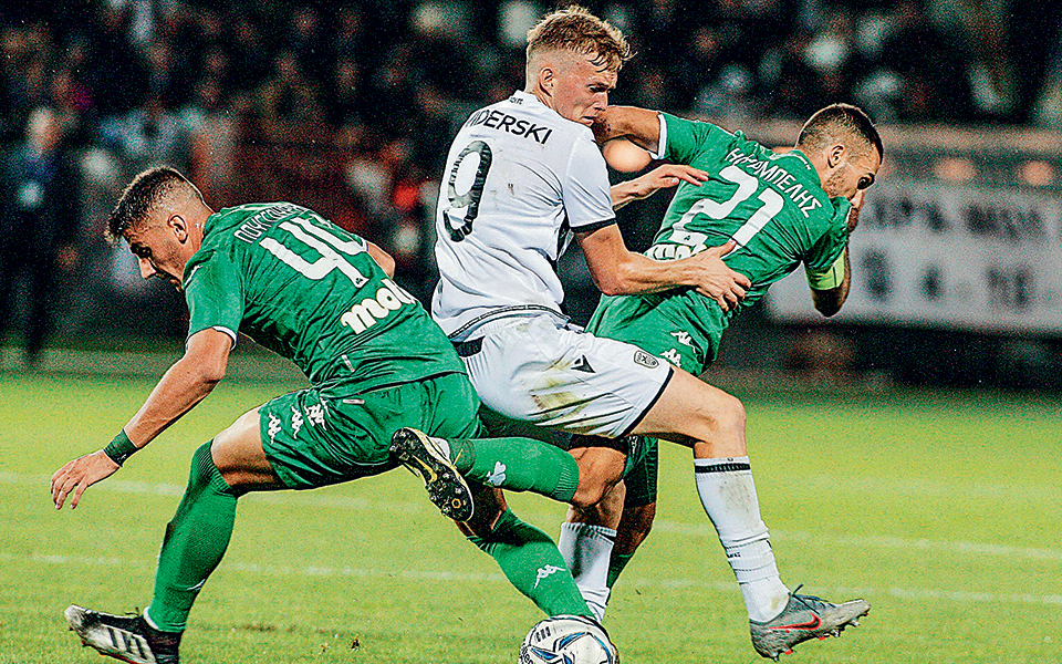 διάλειμμα-με-αγωνιστική-στο-ποδόσφα-2361215