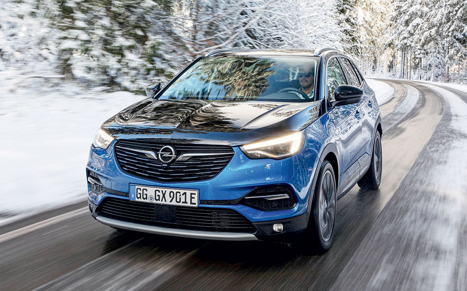 στην-πρίζα-το-grandland-x-2362411