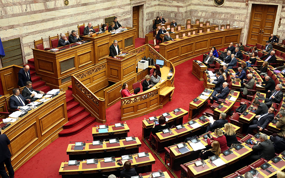 σύγκρουση-στη-βουλή-για-τα-εργασιακά-2363303