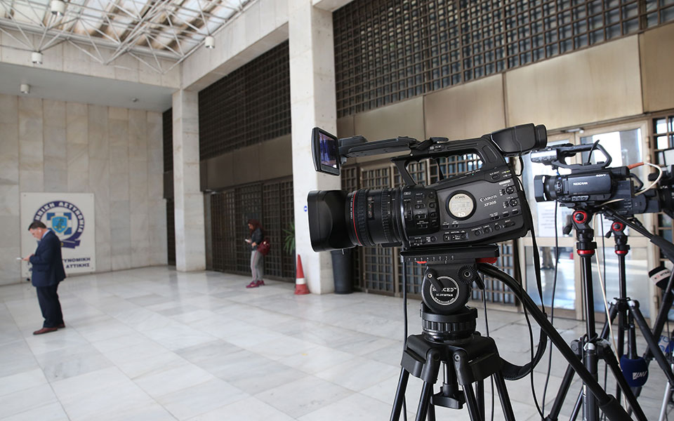 ενταλμα-βίαιης-προσαγωγής-και-για-την-2364520