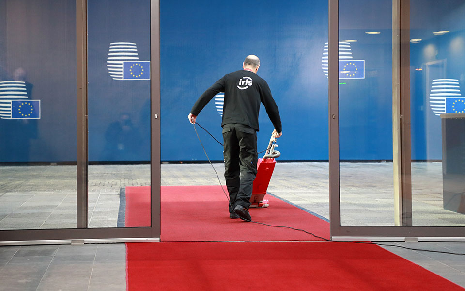 μπρα-ντε-φερ-για-τον-προϋπολογισμό-της-2364783