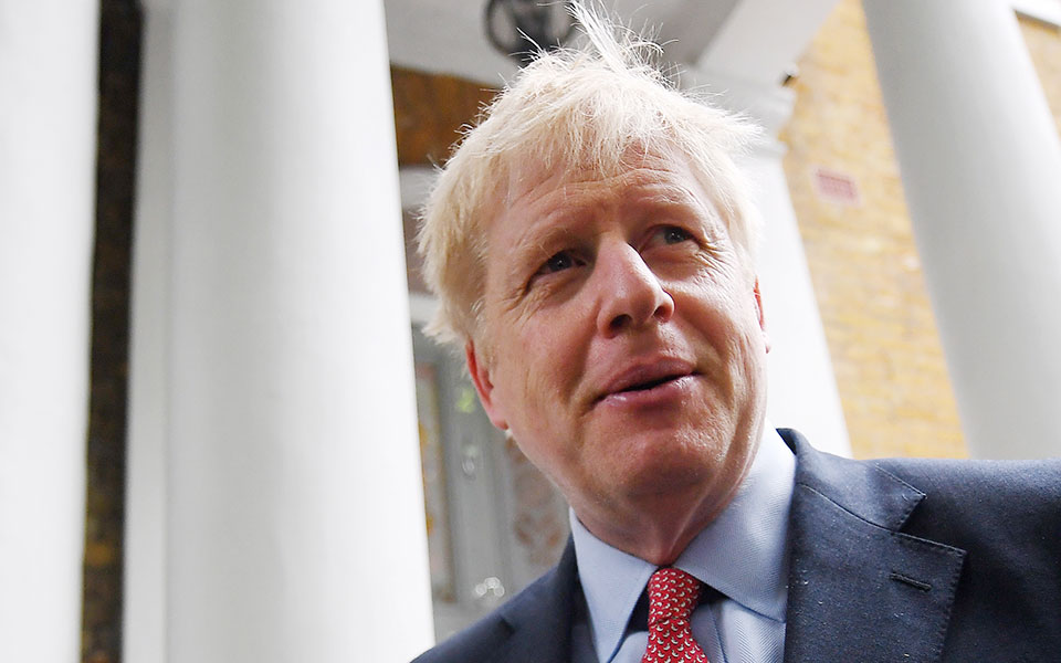 η-σύντροφος-ο-σύμβουλος-και-στη-μέση-ο-2362671