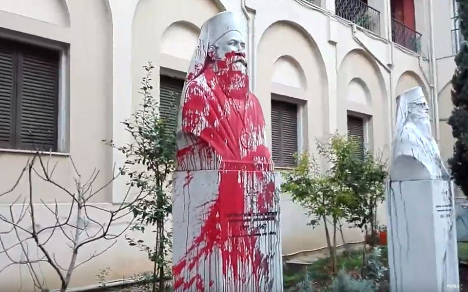 θεσσαλονίκη-μπογιές-και-τρικάκια-στη-2364463