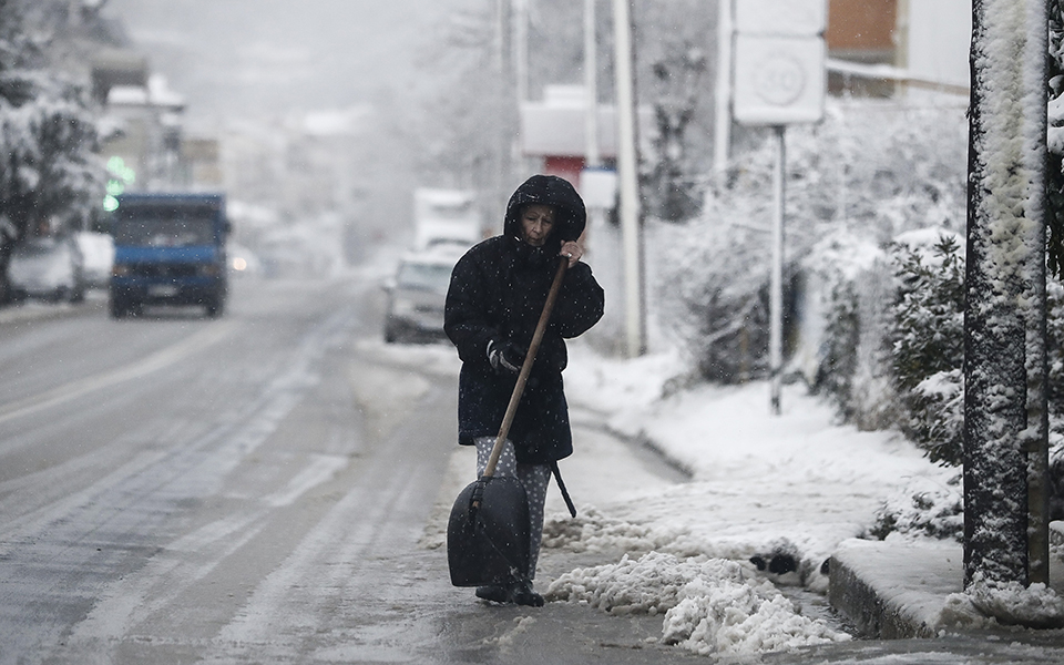 στα-λευκά-τα-ημιορεινά-προάστια-της-θε-2361797