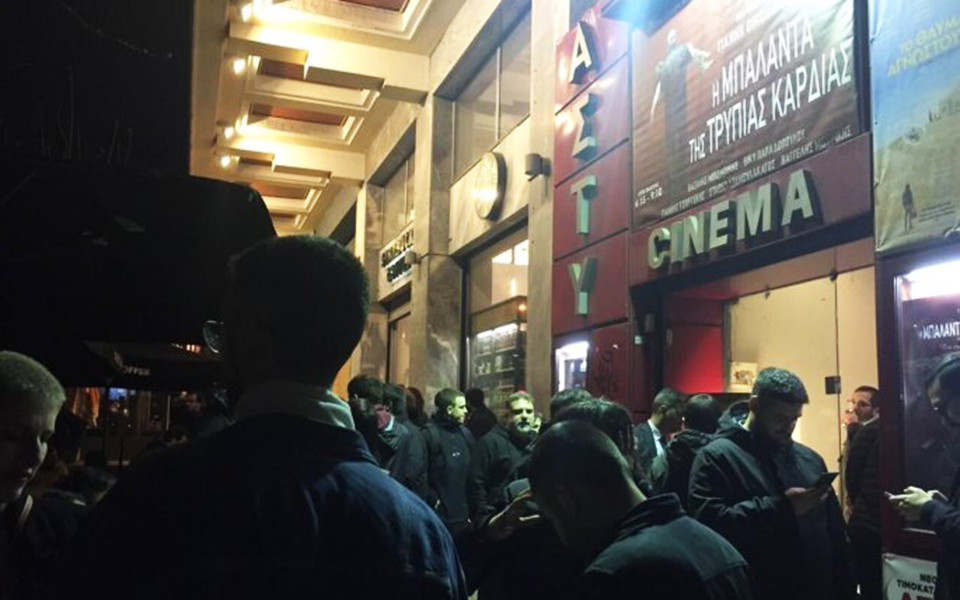 μια-σαρωτική-τρύπια-καρδιά-2368081